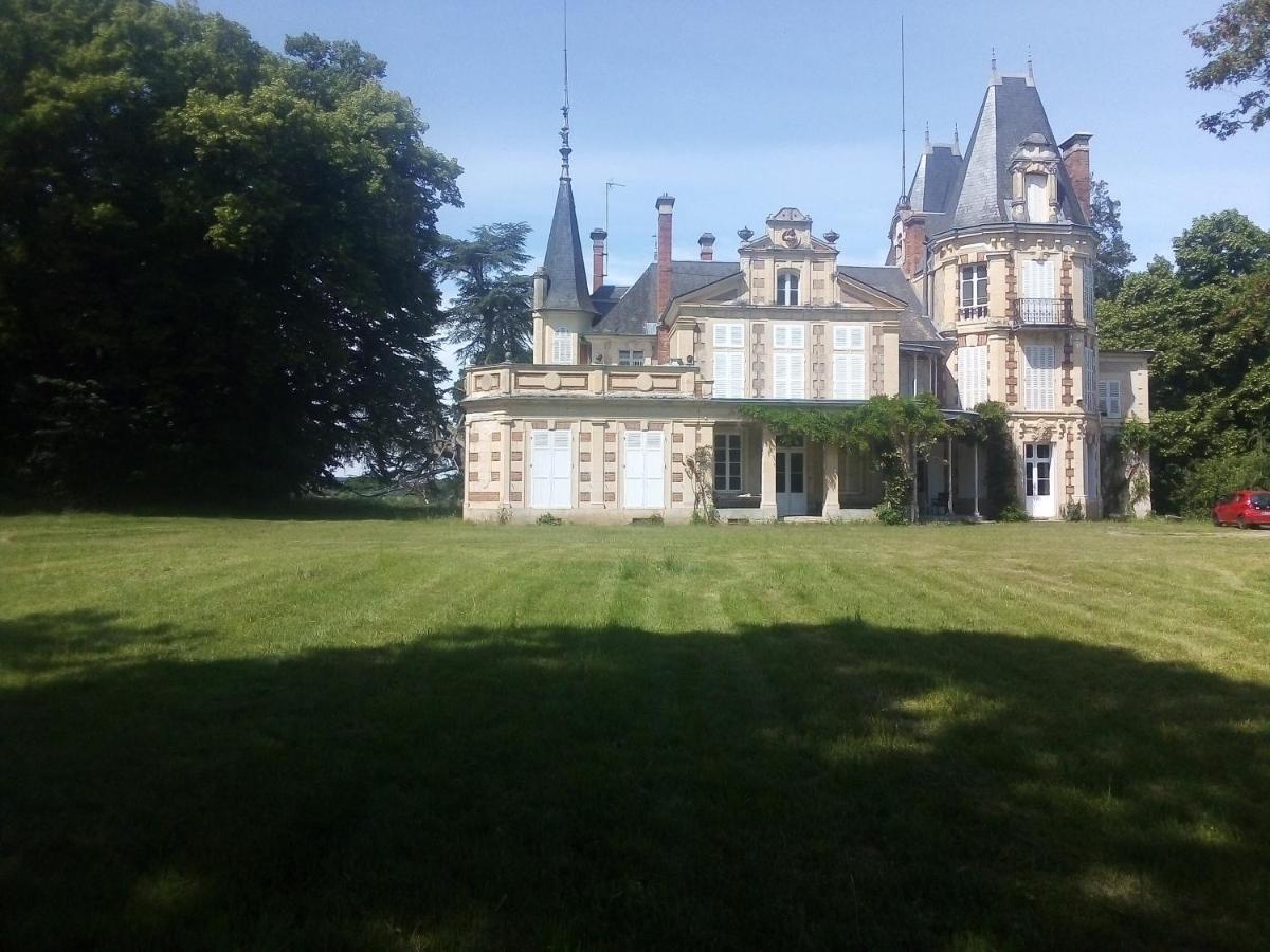 Chateau De Maucouvent Challuy Exterior photo